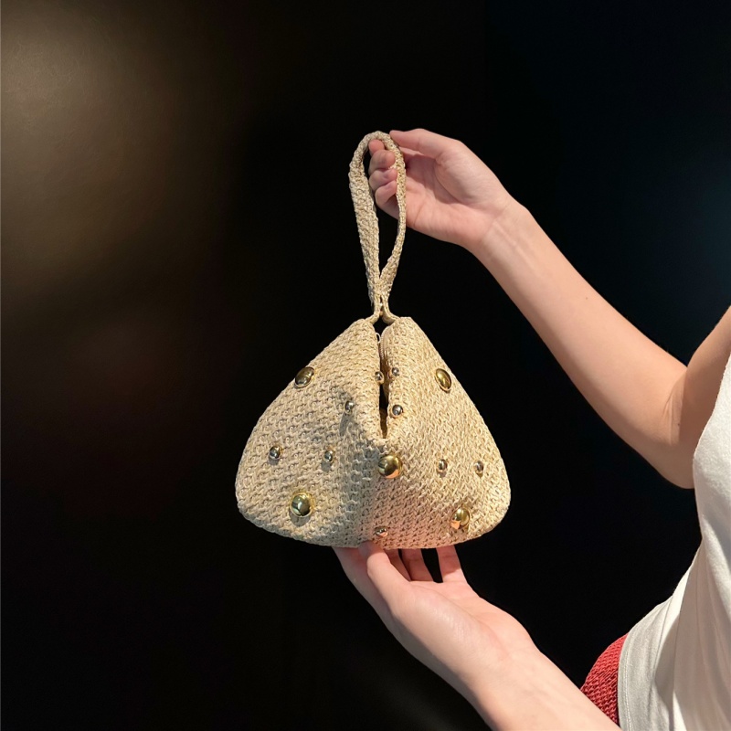 Triangular Woven Straw Clutch  - огляд і ціна Women'S Raffia Bags
