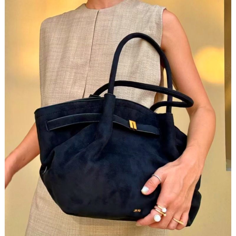 Hana Dumpling-Shaped Large Cap - огляд і ціна Women Bags 2026 Trends
