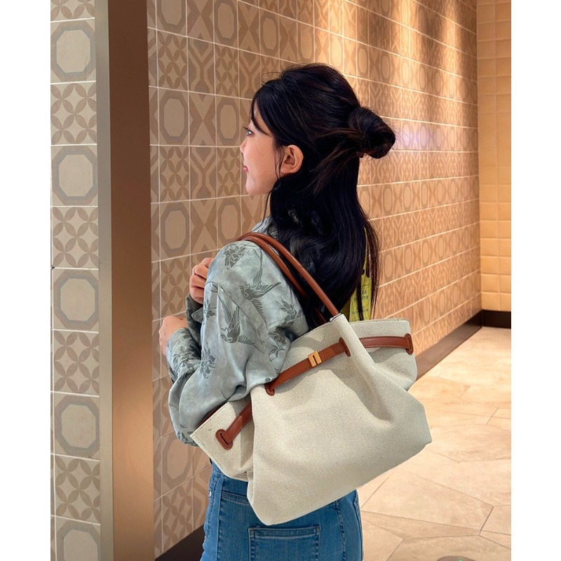 Hana Dumpling-Shaped Large Cap - огляд і ціна Women Bags 2026 Trends